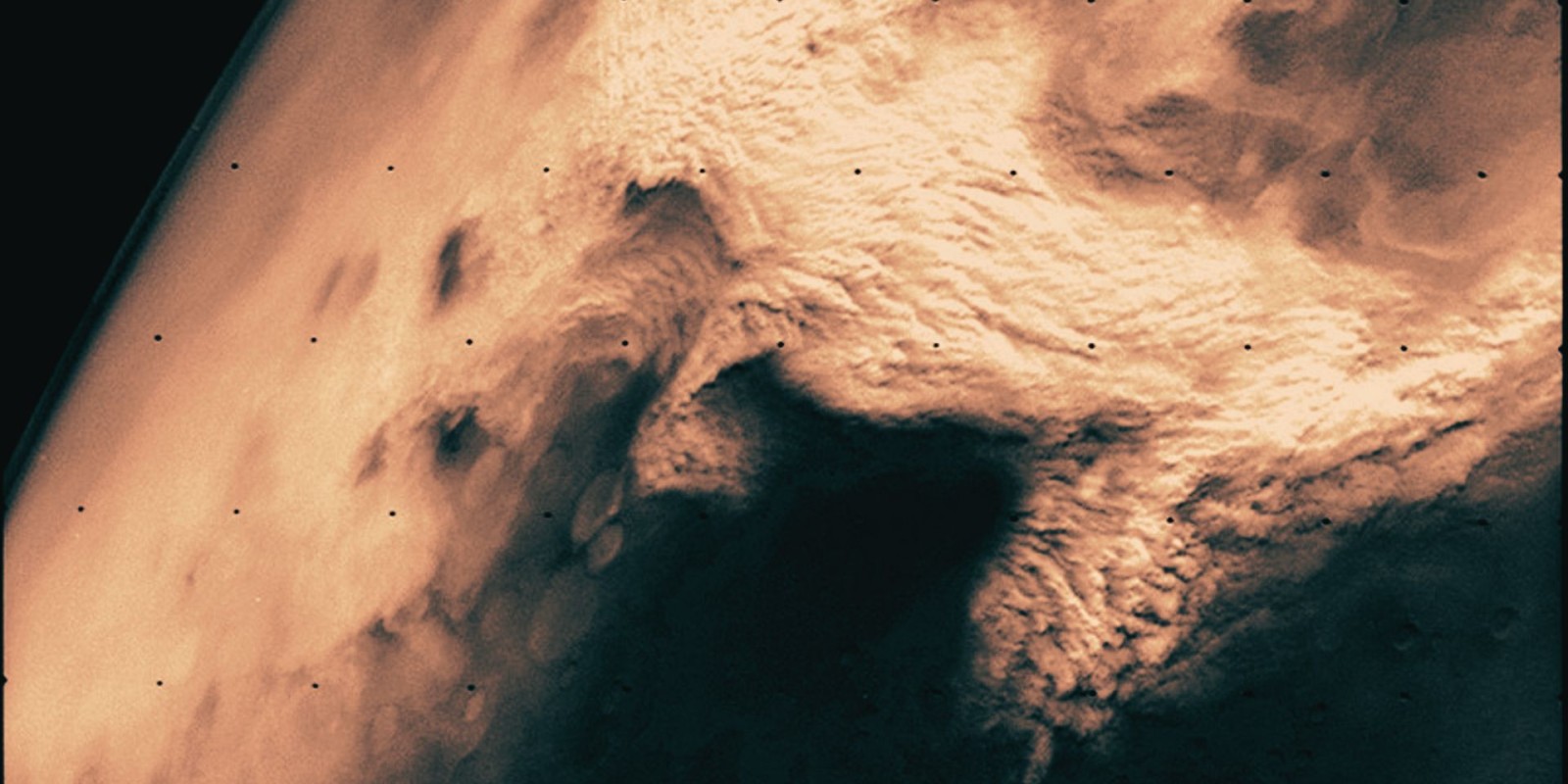 Scientists reveal how dust storms can engulf Mars