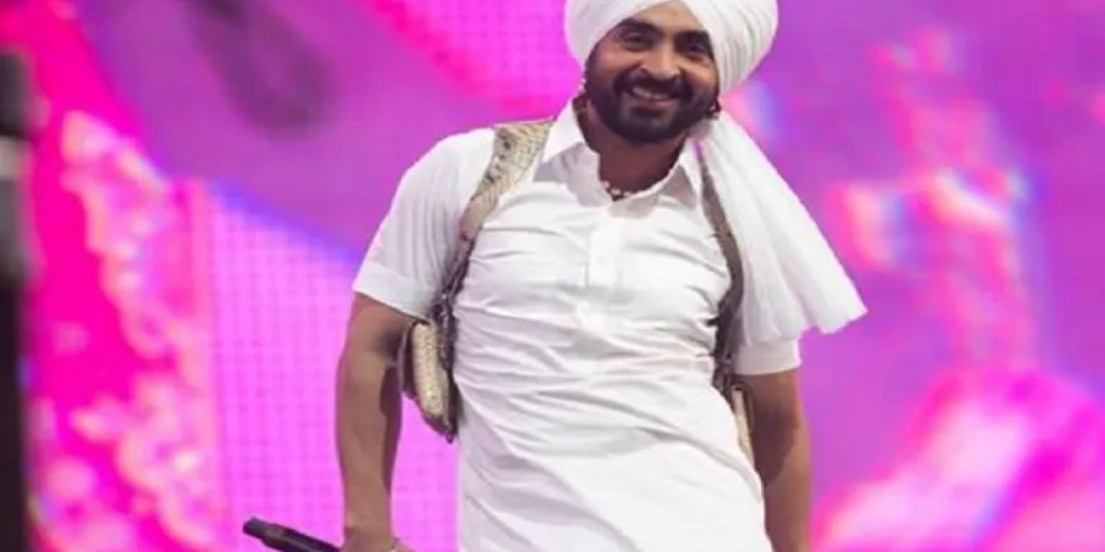 Diljit Dosanjh : लाइव शो में दिलजीत दोसांझ ने इस बात पर जताई नाराजगी, कहा- मैं इंडिया में परफॉर्म नहीं करूंगा, जब तक....