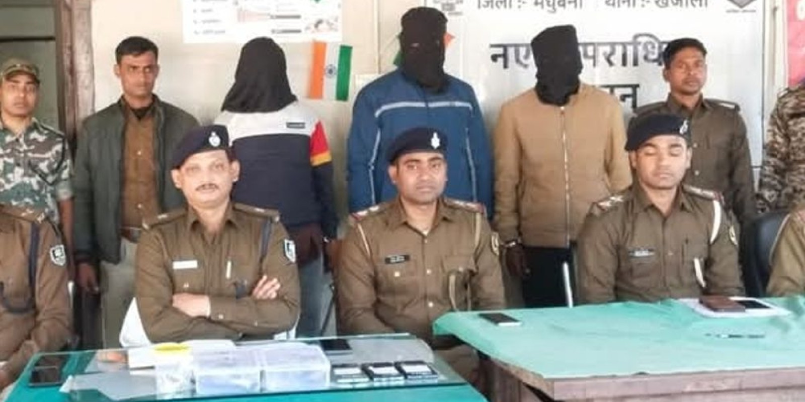 ​​​​​​अपराध की योजना बनाते 3 अपराधियों को पुलिस ने पकड़ा:मधुबनी में आरोपियों के पास से हथियार बरामद, भेजे गए जेल