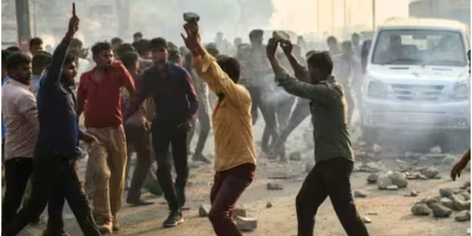 Maharashtra: Muslim mob pelt stones at Hindu man’s house and police over alleged blasphemy in Hingoli, raise ‘Sar Tan Se Juda’ slogans — exclusive details from FIR