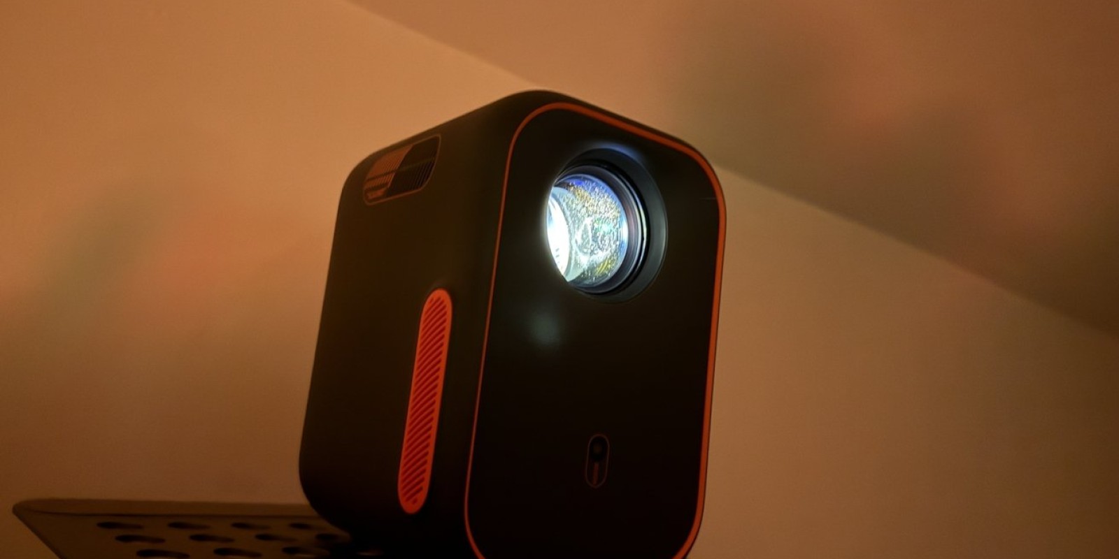 Episode One Projector review: Cheap and compact, with consequences