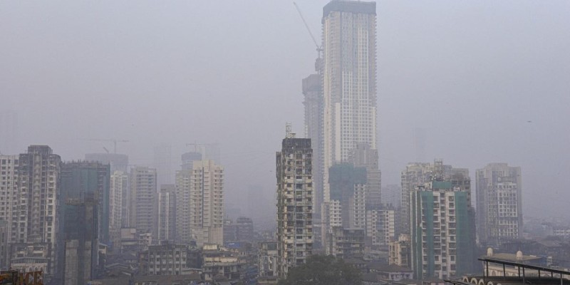 Mumbai weather: Clear skies and moderate air quality forecast.