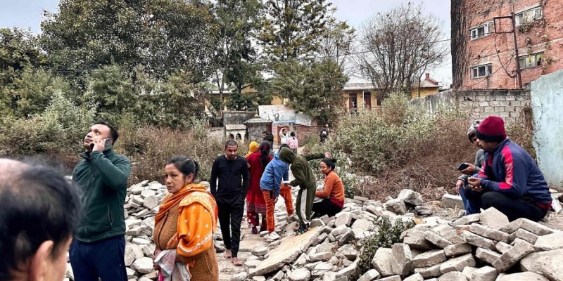 6.8 magnitude earthquake in Tibet kills 32, tremors felt in Nepal.