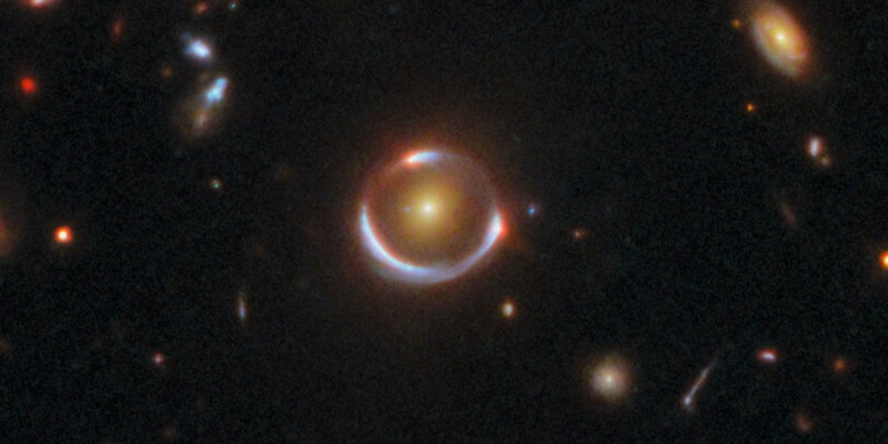 Hubble captures a nearly perfect gravitational lens in Hydra constellation.