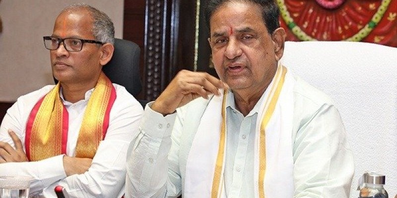 తిరుపతి తొక్కిసలాట: టీటీడీ చెయిర్మన్ నిర్లక్ష్యాన్ని కారణంగా చెప్పారు