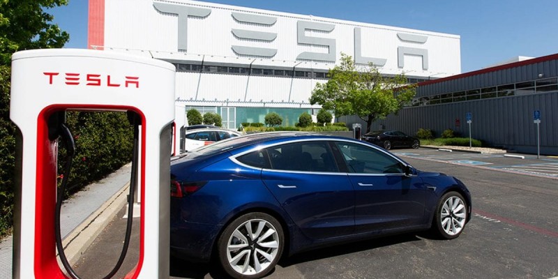 Tesla's annual deliveries decline for the first time, stock plummets.