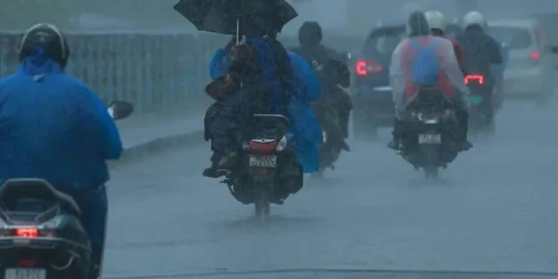 ബംഗാൾ ഉൾക്കടലിൽ ചക്രവാതച്ചുഴി; കേരളത്തിൽ നാളെ മഴയ്ക്ക് സാധ്യത