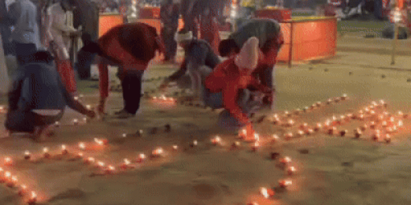 राम मंदिर की वर्षगांठ पर वाराणसी में धूम, अस्सी घाट पर दीपोत्सव