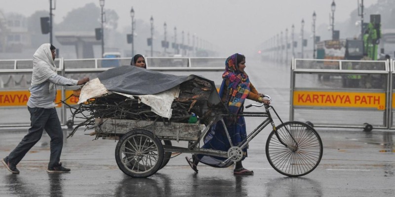 Delhi weather: Light rain and intense winter chill expected today.