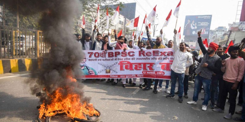 Pappu Yadav's supporters protest Bihar PSC exam irregularities in Patna.