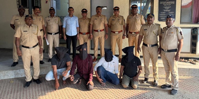 Mumbai Police arrests gang producing and selling fake Indian currency notes.