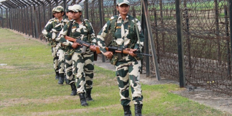 মহিলা BSF জওয়ানের সাহসী প্রতিরোধ, বাংলাদেশি অনুপ্রবেশকারীদের  বিরুদ্ধে