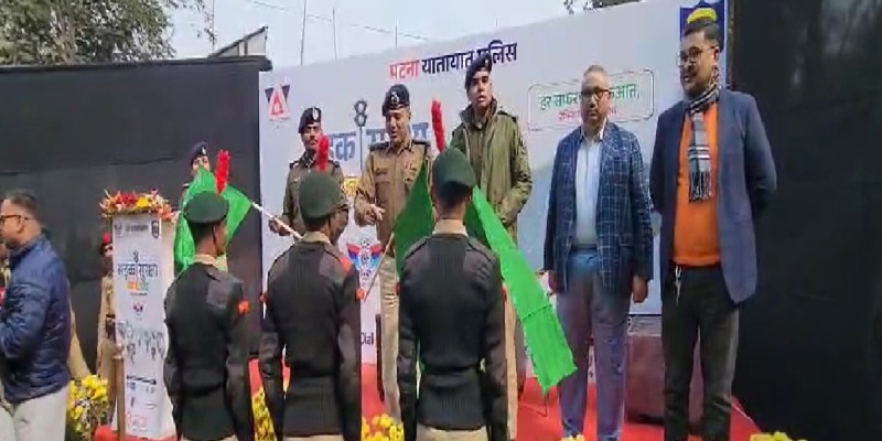 पटना पुलिस ने सड़क सुरक्षा पर जागरूकता अभियान चलाया।