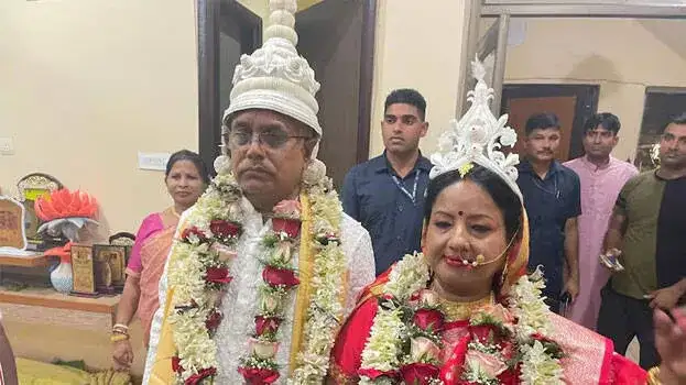 ബിജെപി നേതാവ് ദിലീപ് ഘോഷ് 60ാം വയസിൽ വിവാഹിതനായി; അമ്മയുടെ ആഗ്രഹം