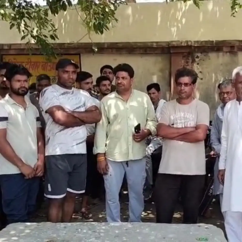 दोस्त ने बुलाकर किसान की हत्या की, तीन आरोपी फरार