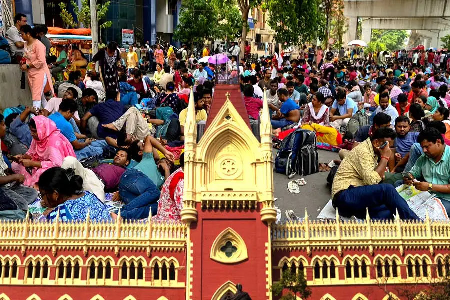 প্রাথমিক শিক্ষক নিয়োগ বাতিল মামলার শুনানি পিছিয়ে গেল হাইকোর্টে