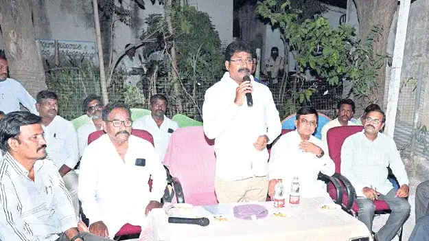 ప్రజా సమస్యల పరిష్కారంలో అలసత్వం వద్దని ఎమ్మెల్యే సూచన