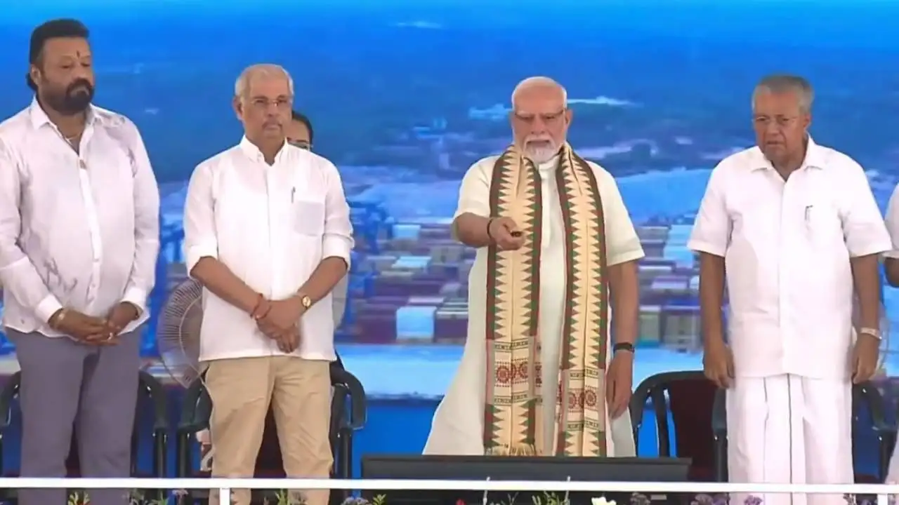 വിഴിഞ്ഞം തുറമുഖം: പ്രധാനമന്ത്രി ഉദ്ഘാടനം ചെയ്തു; ജനം ആർപ്പുവിളിച്ചു