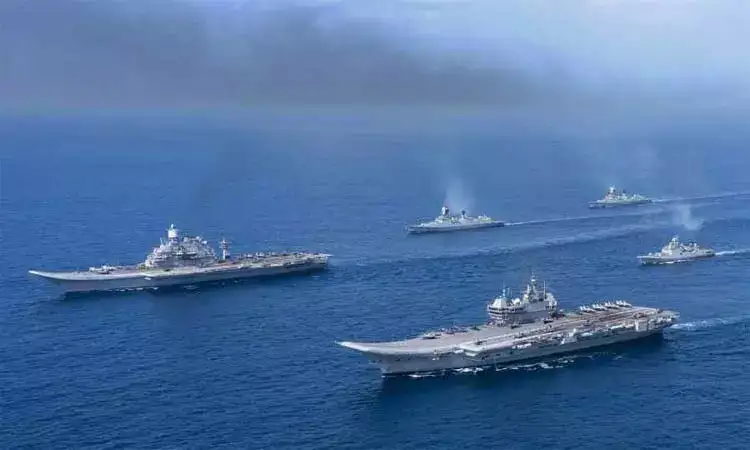 பாகிஸ்தான் தாக்குதல்; அரபிக்கடலில் இந்திய கடற்படைப் பயிற்சி