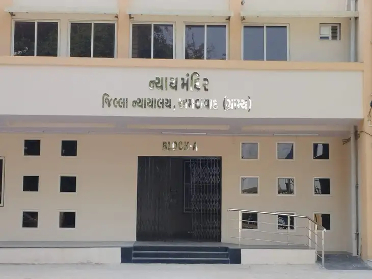 અમદાવાદ પાર્સલ બોમ્બ કેસ: આરોપીનો જામીન ફગાવાયો.