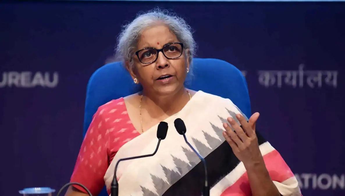 நிர்மலா சீதாராமன்: ஊழல் குற்றச்சாட்டுகளுக்கு மறுப்பு, இந்திய அதிகாரத்துவம் புகழ்
