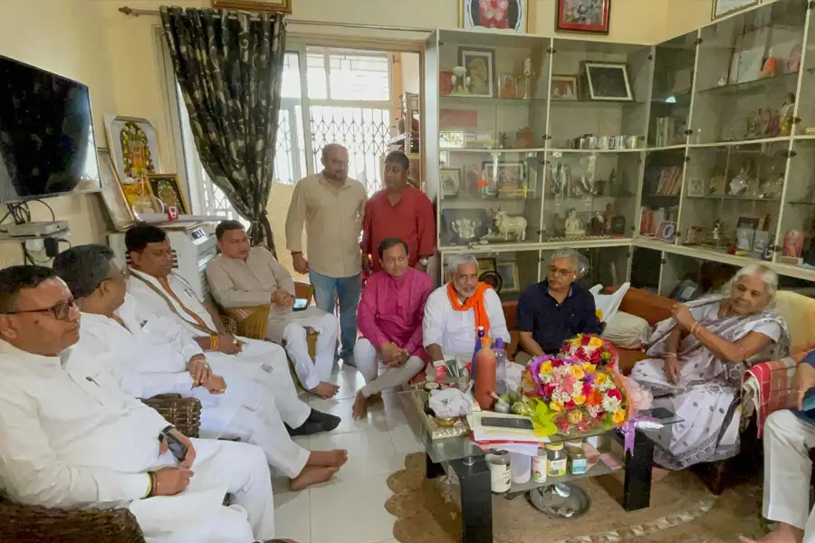 দিলীপ ঘোষের বিয়েতে বিড়ম্বনা এড়াতে  বিজেপি নেতাদের  অনানুষ্ঠানিক  ভিজিট