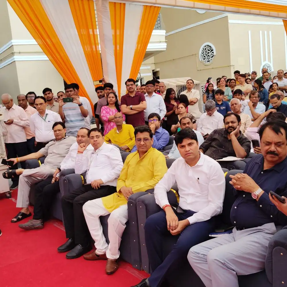ग्रेटर नोएडा में 36 फ्लैट खरीदारों को मिली रजिस्ट्री: 10 साल का इंतज़ार खत्म