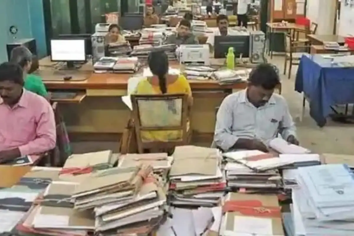 ১৩ বছর পর রাজ্য সরকারি কর্মীদের ভাতা আড়াই গুণ বৃদ্ধি