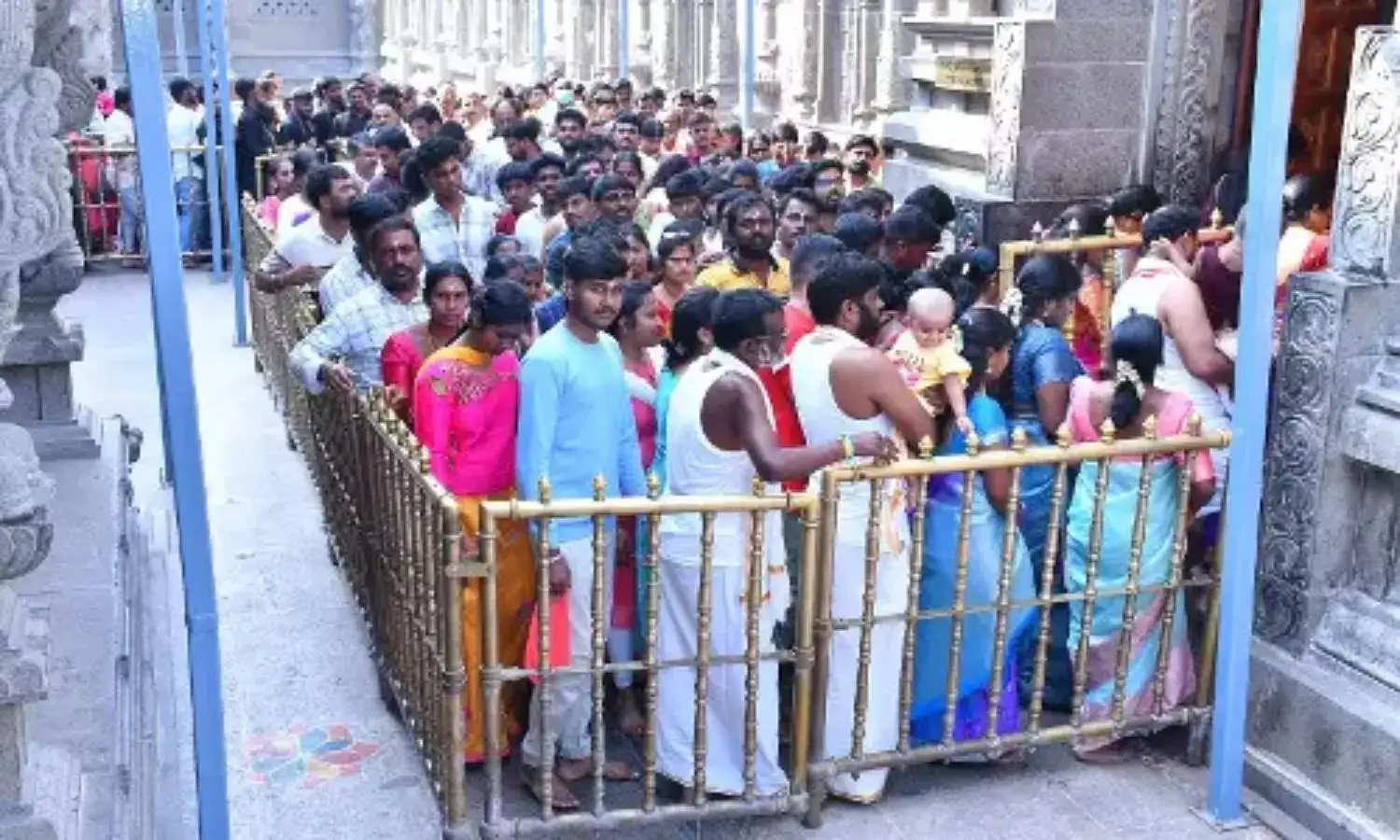 Yadagirigutta Temple Sees Huge Pilgrim Influx; Staff Mourns Pahalgam Victims.