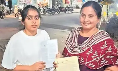 വിവാഹശേഷം  ഡോക്ടർ സ്വപ്നം ഉപേക്ഷിച്ച അമ്മ മകളോടൊപ്പം നീറ്റ് എഴുതി