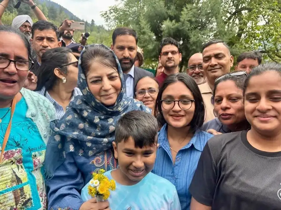 Mehbooba Mufti urges Pahalgam residents to welcome Amarnath Yatra