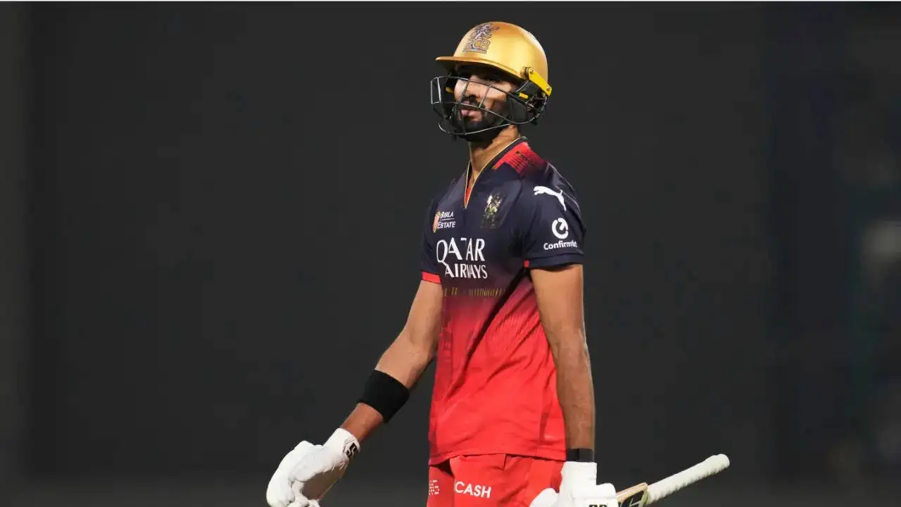 RCB కి మరో షాక్: ఫామ్ లో ఉన్న ప్లేయర్ అవుట్