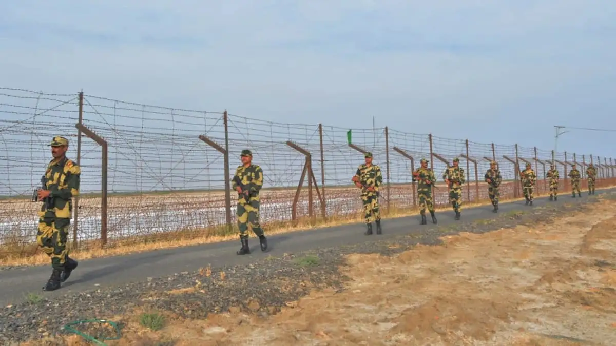 BSF প্রতিহত করেছে কাশ্মীর সীমান্তে পাকিস্তানি জঙ্গিদের অনুপ্রবেশের চেষ্টা।