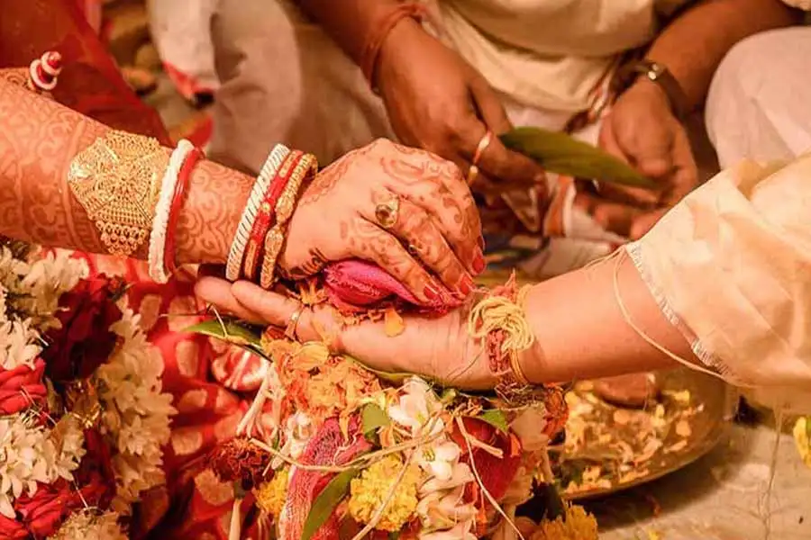 নাবালিকা বিয়ে বন্ধে স্কুলে বিচারক, দাসপুরে তুমুল শোরগোল
