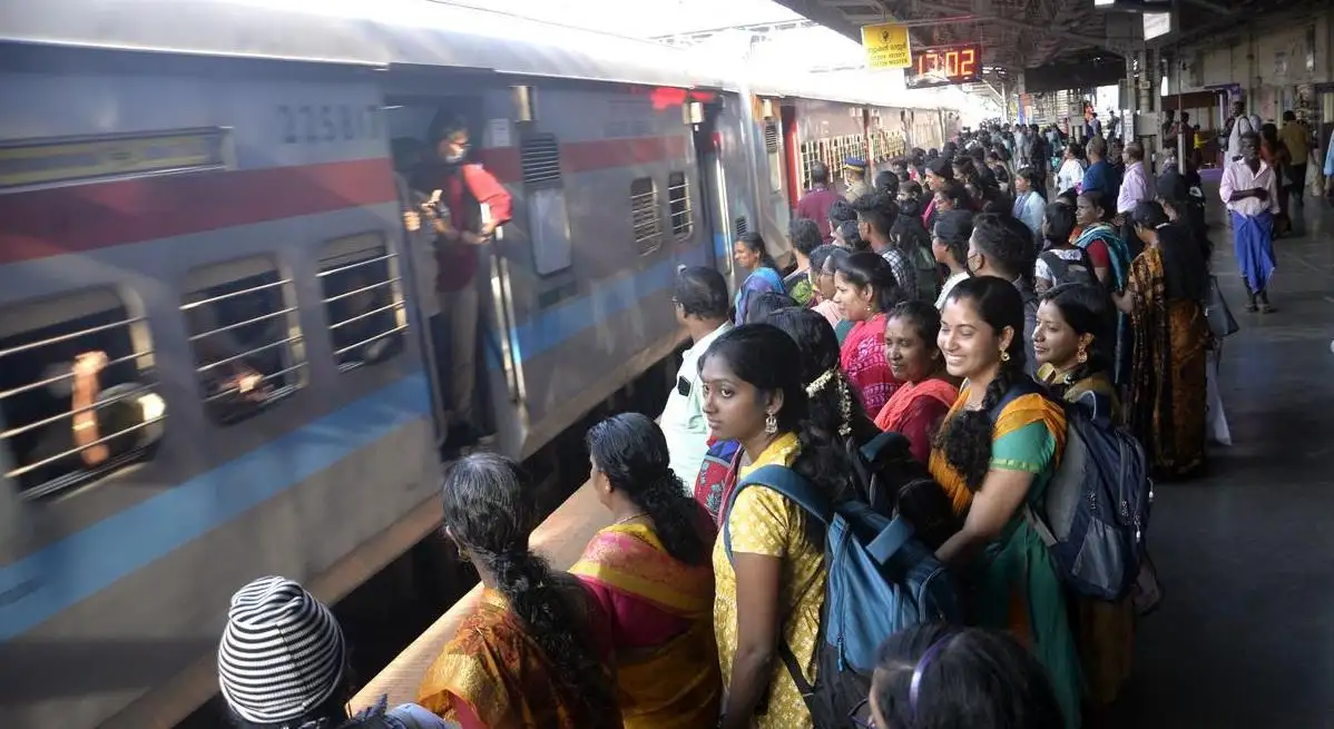 மெமு ரயில் சேவை: தெற்கு ரயில்வேயின் பாராட்டுக்குரிய செயல்.