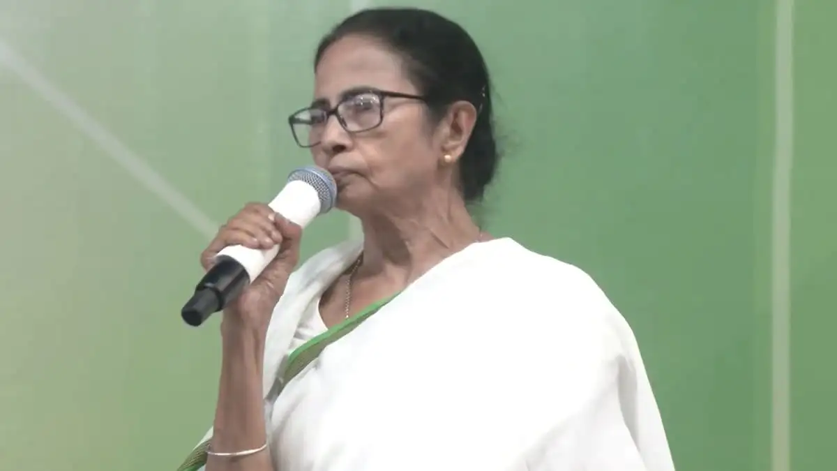 মাতৃ দিবসে মমতা বন্দ্যোপাধ্যায়ের আবেগঘন বার্তা: মা-মাটি-মানুষ