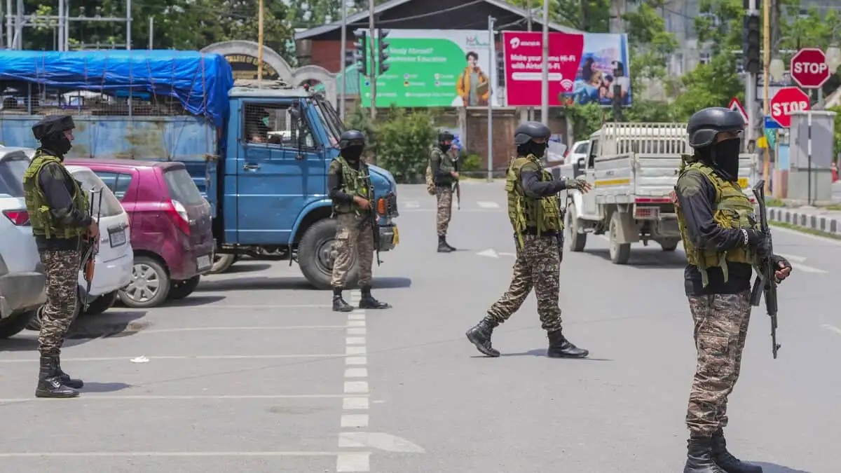 Pakistan admits to aircraft damage after India military clash