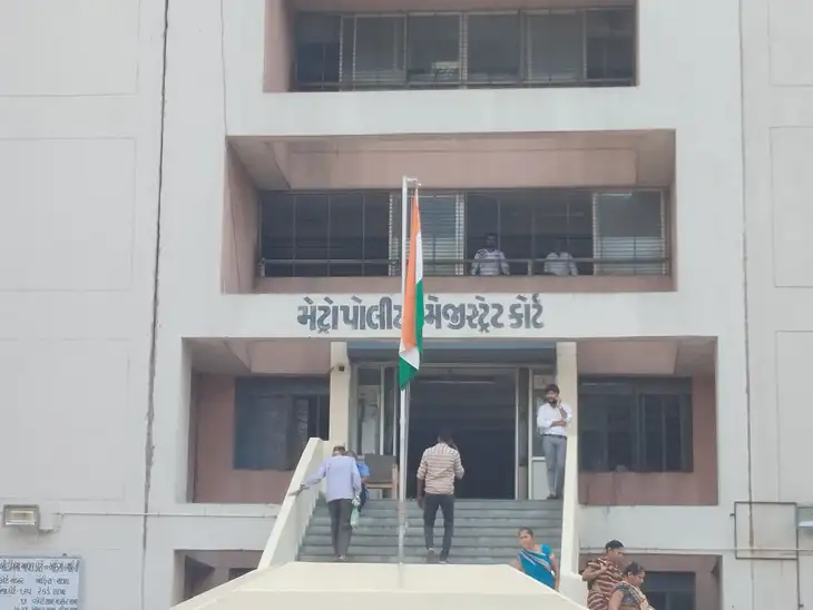 અમદાવાદમાં ઝડપાયેલી બાંગ્લાદેશી મહિલાનું પાકિસ્તાન કનેક્શન, તપાસ ચાલુ