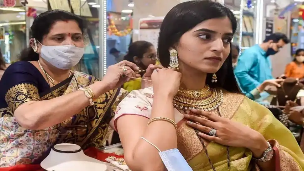 ಬಂಗಾರದ ಬೆಲೆಯಲ್ಲಿ ಭಾರಿ ಕುಸಿತ: 27,000 ರೂ. ಇಳಿಕೆ ನಿರೀಕ್ಷೆ