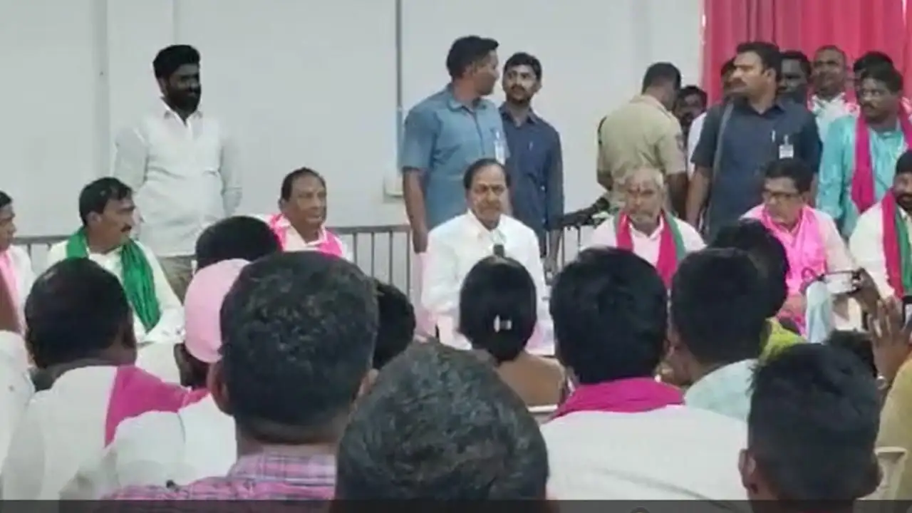 తెలంగాణను దోచుకోవడానికి కొందరు ప్రయత్నిస్తున్నారని కేసీఆర్ ఆరోపణ