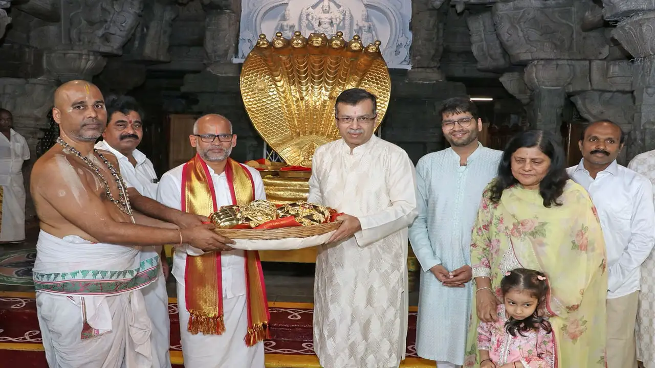 తిరుమల శ్రీవారికి 3.63 కోట్ల విలువైన బంగారు కానుక