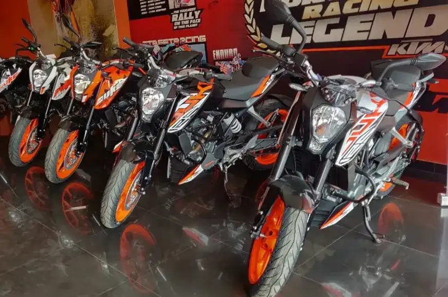 KTM वाहनांच्या किमतीत मोठी वाढ झाली आहे.