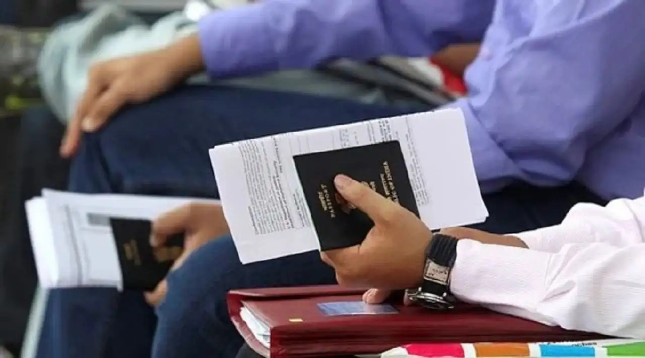 கனடா, அமெரிக்கா, இங்கிலாந்து: இந்திய மாணவர் எண்ணிக்கை கடுமையான சரிவு