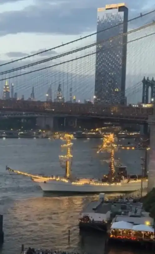 Mexican Navy ship crashes into Brooklyn Bridge; injuring 22 people
