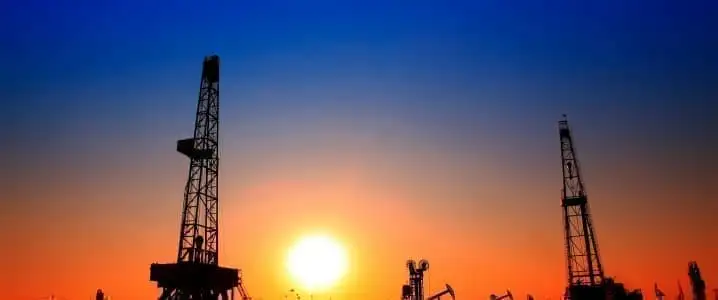 US Shale Oil Production Peak Imminent Amidst Price Stagnation
