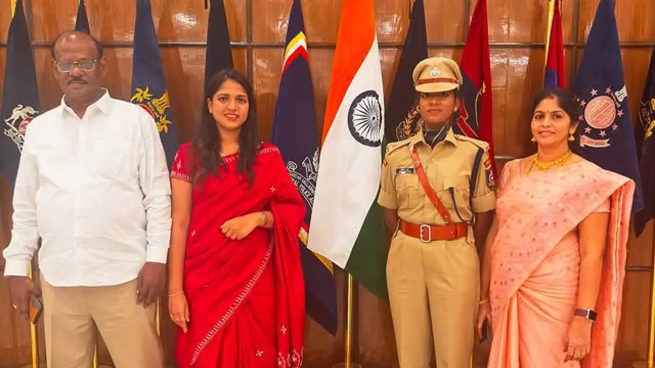 ಬಡತನ ಮೆಟ್ಟಿನಿಂತು ಯಶಸ್ಸು: ಅಕ್ಕ IAS, ತಂಗಿ IPS ಅಧಿಕಾರಿಗಳು