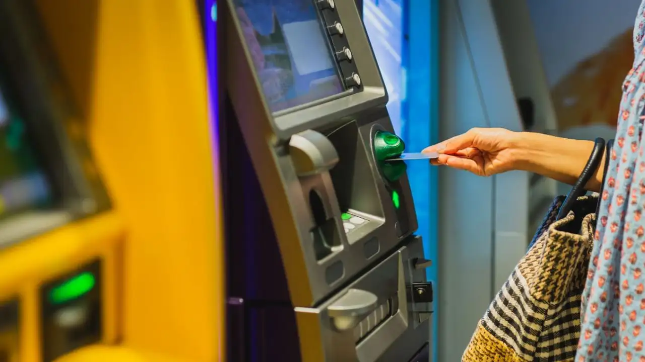 ATM નિયમોમાં ફેરફાર: ૧ મેથી રોકડ ઉપાડ મોંઘુ થશે