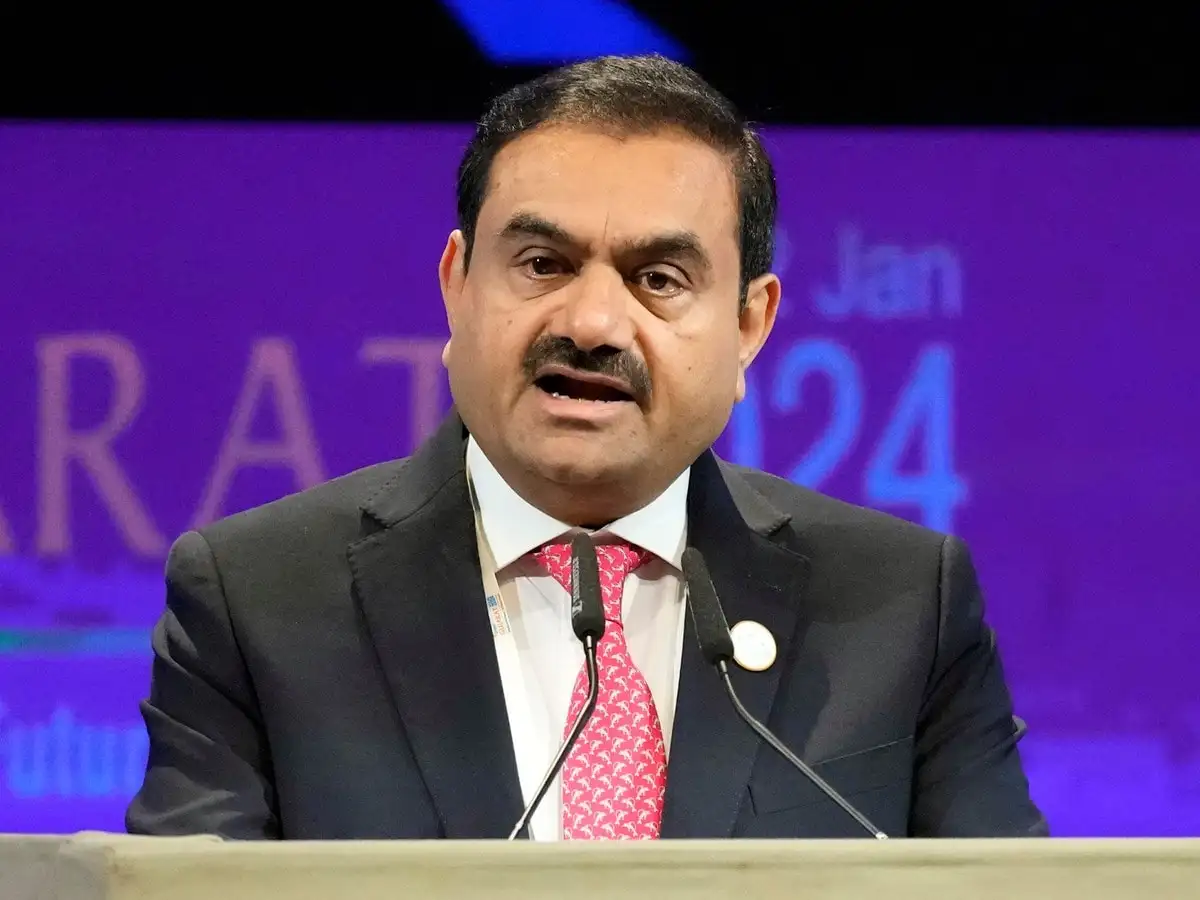 सेबी ने अडानी समूह के निवेशकों को दी चेतावनी, जुर्माना व लाइसेंस रद्द की धमकी