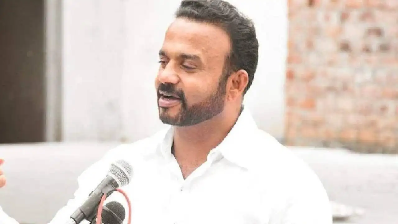 भाजप मंत्र्याने शिवसेना आमदाराला पक्षांतरणाचा सल्ला दिला.
