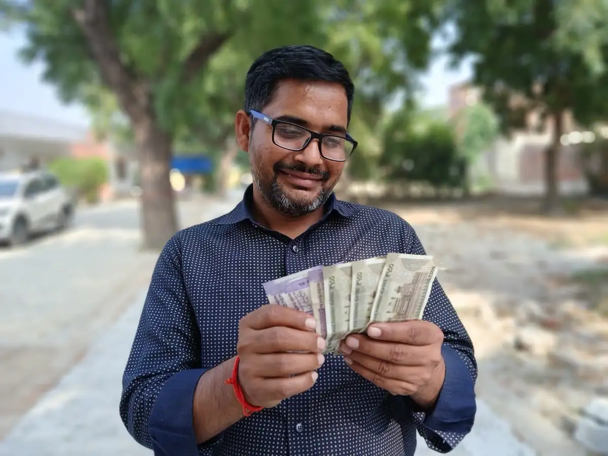 सरकार एलआईसी में 6.5% हिस्सेदारी बेच सकती है, छोटे निवेशकों को मिलेगा मौका